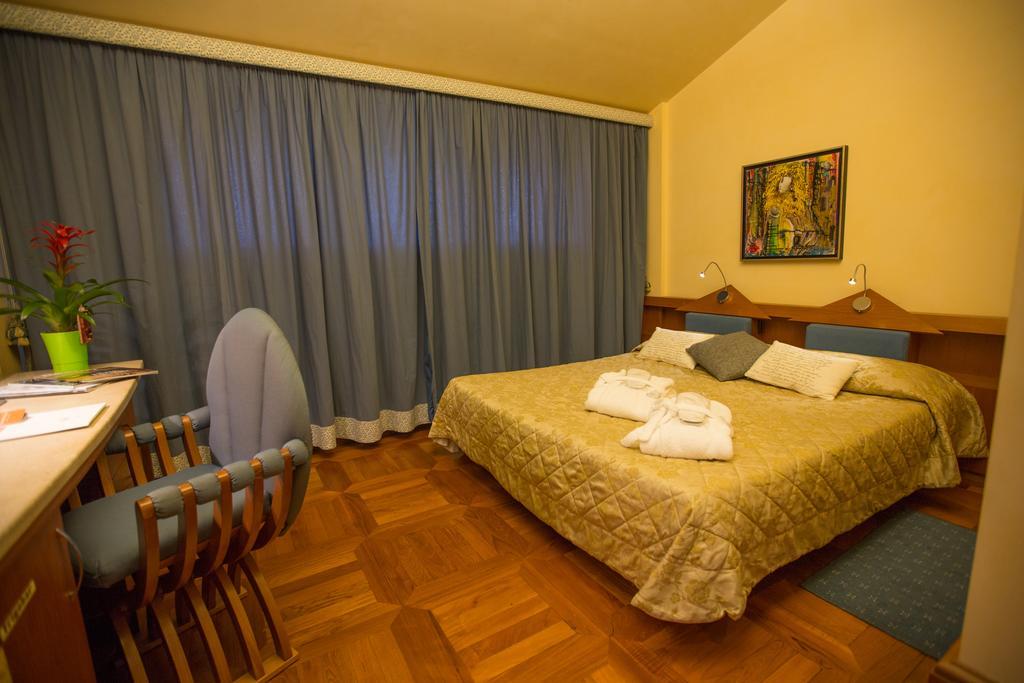 Hotel Lombardia Monfalcone Exterior photo