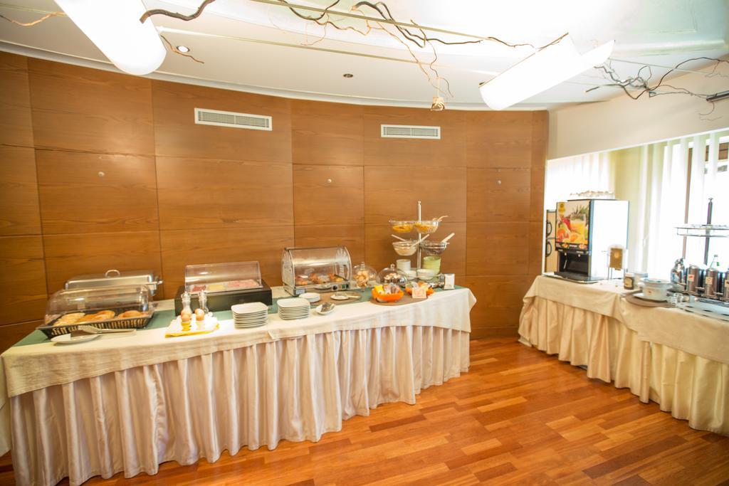 Hotel Lombardia Monfalcone Exterior photo