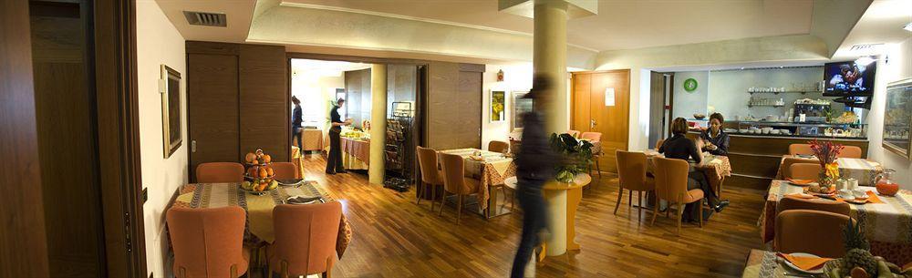 Hotel Lombardia Monfalcone Exterior photo
