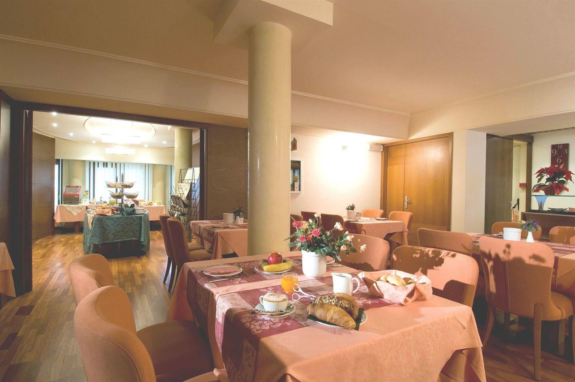 Hotel Lombardia Monfalcone Exterior photo