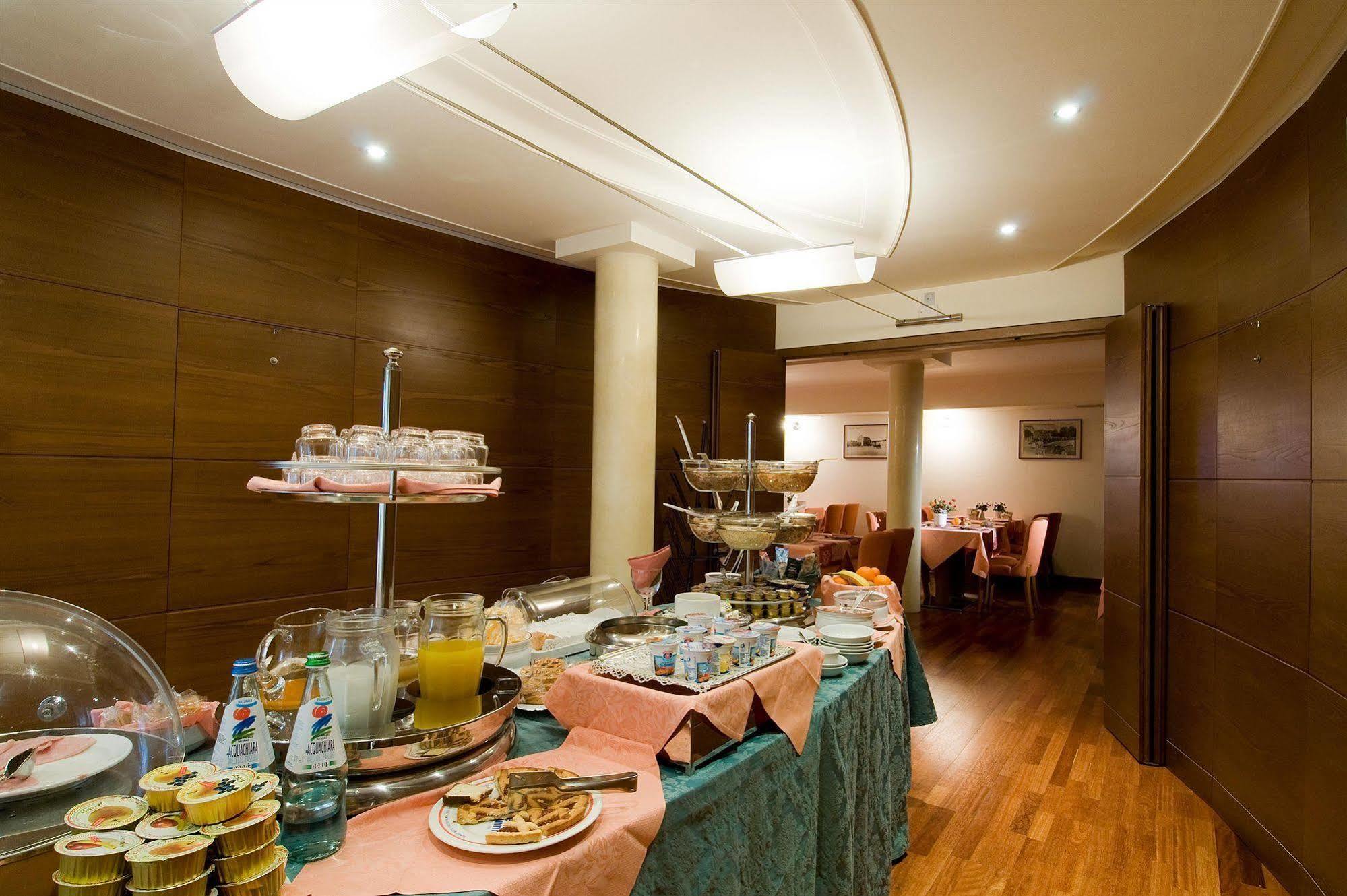 Hotel Lombardia Monfalcone Exterior photo